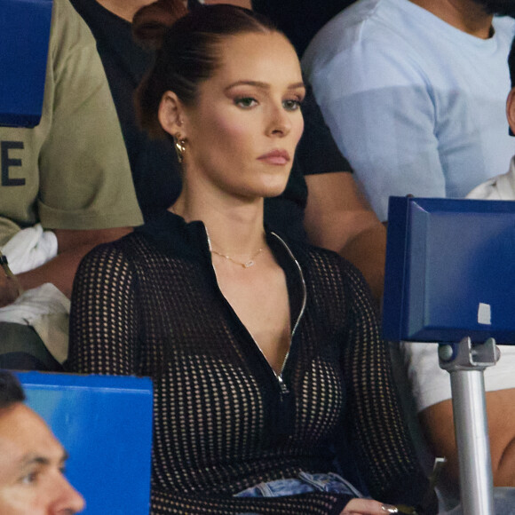 Maëva Coucke (Miss France 2018) en tribunes lors du match de football Ligue 1 Uber Eats opposant le Paris Saint-Germain (PSG) à l'OGC Nice au Parc des Princes à Paris, France, le 15 septembre 2023. Nice a gagné 3-2. © Cyril Moreau/Bestimage 
