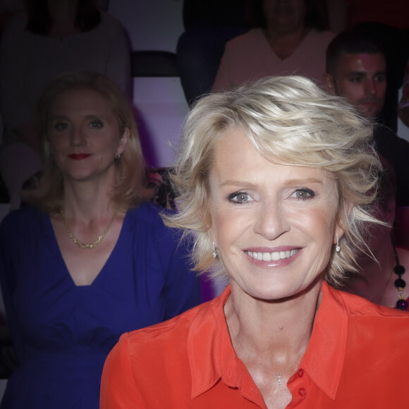Si elle officie désormais sur les ondes d'Europe 1...
Exclusif - Sophie Davant - Sur le plateau de l'émission TPMP (Touche Pas à Mon Poste) présentée en direct par C.Hanouna et diffusée sur C8 - Paris le 07/09/2023 - © Jack Tribeca / Bestimage