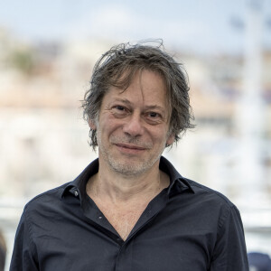 Mathieu Amalric (réalisateur) au photocall du film Serre-moi fort (Cannes première) lors du 74ème festival international du film de Cannes, le 16 juillet 2021.