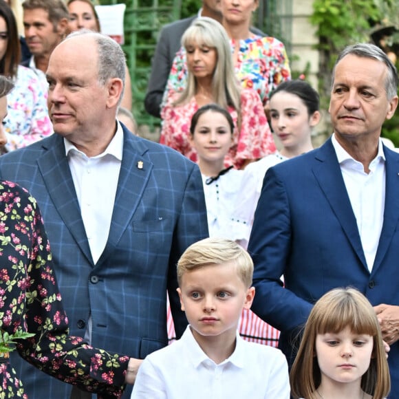 Le prince Albert II de Monaco, sa femme la princesse Charlene et leurs enfants, le prince héréditaire Jacques et la princesse Gabriella, accompagnés de Charlotte Casiraghi, de son fils Raphaël Elmaleh, de Dimittri Rassam, son mari et de leur fils Balthazar, entourés des membres du Conseil Municipal ont participé au traditionnel pique-nique des Monégasques " U Cavagnëtu " au parc Princesse Antoinette, à Monaco, le 9 septembre 2023. © Bruno Bebert / Bestimage 