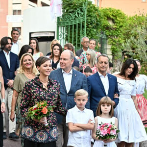 Le prince Albert II de Monaco, sa femme la princesse Charlene et leurs enfants, le prince héréditaire Jacques et la princesse Gabriella, accompagnés de Charlotte Casiraghi, de son fils Raphaël Elmaleh, de Dimittri Rassam, son mari et de leur fils Balthazar, entourés des membres du Conseil Municipal ont participé au traditionnel pique-nique des Monégasques " U Cavagnëtu " au parc Princesse Antoinette, à Monaco, le 9 septembre 2023.  © Bruno Bebert / Bestimage 