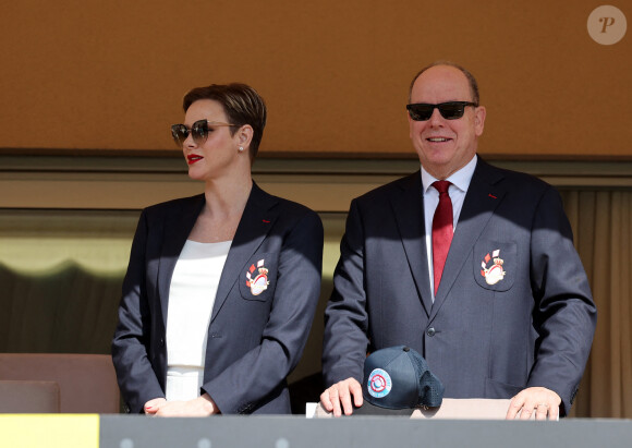 Le prince Albert II de Monaco, la princesse Charlène de Monaco lors de l' édition 2023 du Tournoi Sainte Dévote de Rugby au Stade Louis II à Monaco le 22 avril 2023. © Claudia Albuquerque/ Pool Monaco / Bestimage 