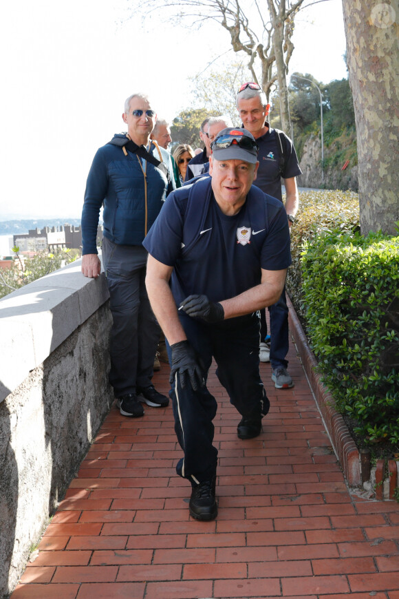 Un défi déjà relevé par le prince en avril 2023 avec l'opération Olympians Clean Up de l'Association Monégasque des Athlètes Olympiques
Exclusif - Le prince Albert II de Monaco - Le prince Albert II de Monaco participe à l'opération Olympians Clean Up de l'Association Monégasque des Athlètes Olympiques (AMAO) le 2 avril 2023. © Claudia Albuquerque / Bestimage 