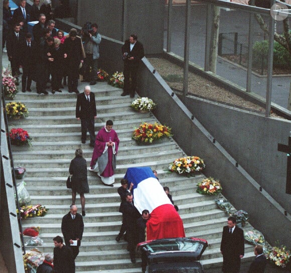 Voulant protéger ses collègues caméraman et preneur de son, il avait été projeté sur des barbelés par un char.
Hommage religieux à Patrick Bourrat à l'église Notre Dame de l'Arche d'alliance à Paris.