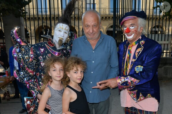 François Berléand avec ses filles les jumelles Lucie et Adèle - Ouverture de la 34ème Fête foraine des Tuileries au jardin des Tuileries à Paris, France, le 23 juin 2017.