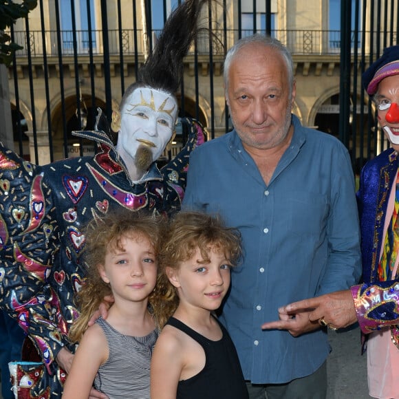 François Berléand avec ses filles les jumelles Lucie et Adèle - Ouverture de la 34ème Fête foraine des Tuileries au jardin des Tuileries à Paris, France, le 23 juin 2017.