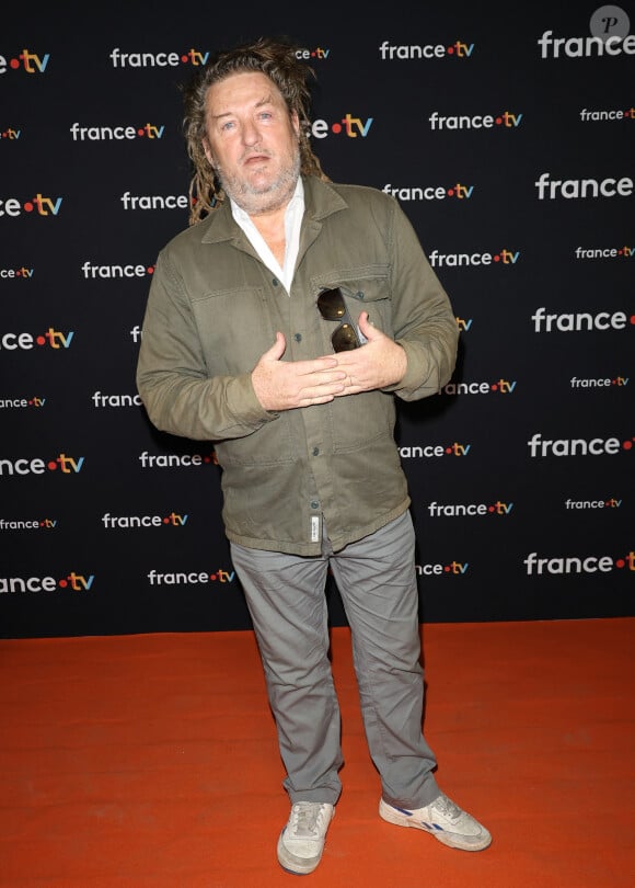 Olivier Delacroix au photocall pour la conférence de presse de rentrée de France TV à la Grande Halle de la Villette à Paris, France, le 11 juillet 2023. © Coadic Guirec/Bestimage