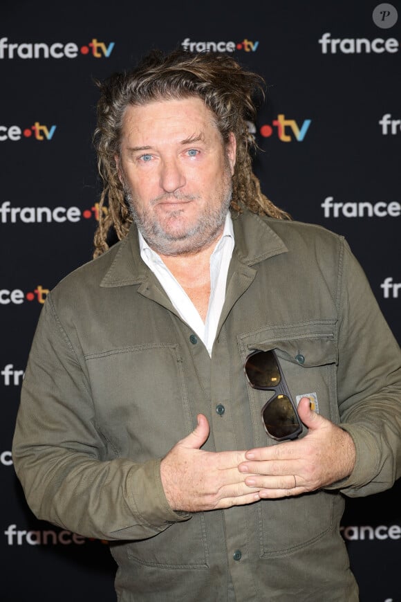 Olivier Delacroix au photocall pour la conférence de presse de rentrée de France TV à la Grande Halle de la Villette à Paris, France, le 11 juillet 2023. © Coadic Guirec/Bestimage