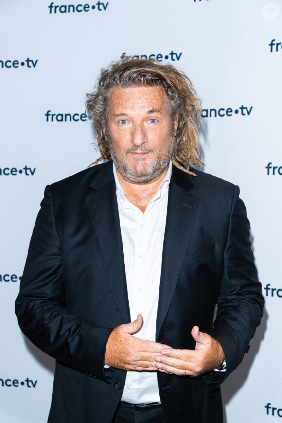 Olivier Delacroix lors du photocall dans le cadre de la conférence de presse de France Télévisions au Pavillon Gabriel à Paris, France, le 24 août 2021. © Pierre Perusseau/Bestimage