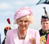 Le roi Charles III d'Angleterre et la reine consort Camilla Parker Bowles, la Première ministre française Elisabeth Borne - Arrivées du roi d'Angleterre et de la reine consort à l'aéroport de Orly à Paris, à l'occasion de leur visite officielle de 3 jours en France. Le 20 septembre 2023 
