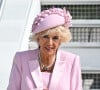 La reine consort Camilla Parker Bowles - Arrivées du roi d'Angleterre et de la reine consort à l'aéroport de Orly à Paris, à l'occasion de leur visite officielle de 3 jours en France. Le 20 septembre 2023 