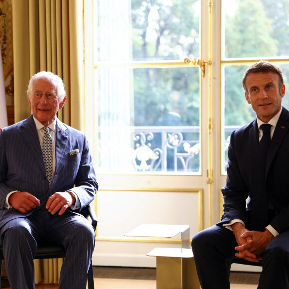 De son côté, Emmanuel Macron a également fait de beaux cadeaux au roi Charles III
Le président français Emmanuel Macron reçoit le roi Charles III d'Angleterre en entretien à l'Elysée à Paris, le 20 septembre 2023. Le couple royal britannique est en visite en France du 20 au 22 septembre 2023. 