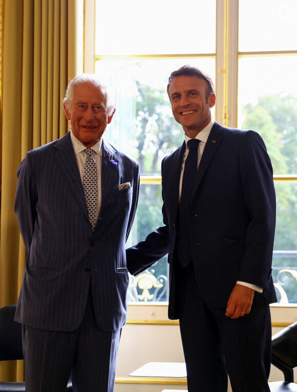 Un dîner de gala est prévu ce soir à Versailles.

Le président français Emmanuel Macron reçoit le roi Charles III d'Angleterre en entretien à l'Elysée à Paris, le 20 septembre 2023. Le couple royal britannique est en visite en France du 20 au 22 septembre 2023.