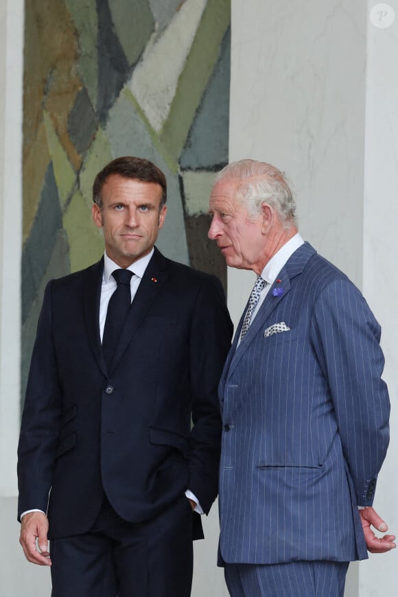 Le roi Charles III d'Angleterre et Emmanuel Macron - Sortie - Le roi d'Angleterre et la reine consort reçus au palais de l'Elysée à Paris par E.Macron et sa femme, à l'occasion de leur visite officielle de 3 jours en France. Le 20 septembre 2023 © Jacovides-Moreau / Bestimage 