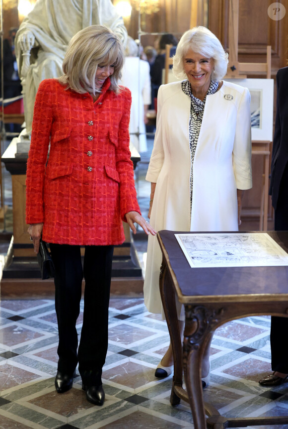 Brigitte Macron et Camilla Parker Bowles, reine consort d'Angleterre, arrivent à la BNF pour le lancement d'un prix littéraire franco-britannique le 21 septembre 2023. 