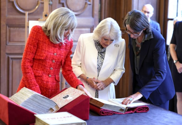 Brigitte Macron et Camilla Parker Bowles, reine consort d'Angleterre, arrivent à la BNF pour le lancement d'un prix littéraire franco-britannique le 21 septembre 2023. 