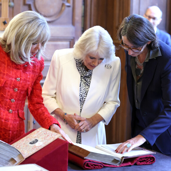Brigitte Macron et Camilla Parker Bowles, reine consort d'Angleterre, arrivent à la BNF pour le lancement d'un prix littéraire franco-britannique le 21 septembre 2023. 