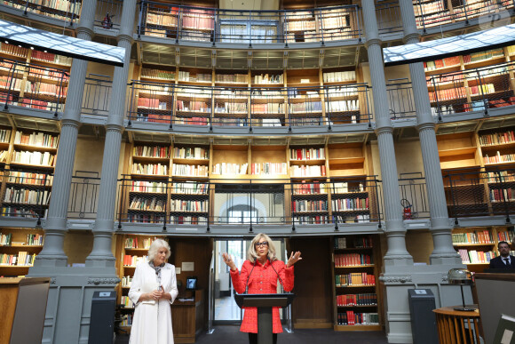 Brigitte Macron et Camilla Parker Bowles, reine consort d'Angleterre, arrivent à la BNF pour le lancement d'un prix littéraire franco-britannique le 21 septembre 2023. 