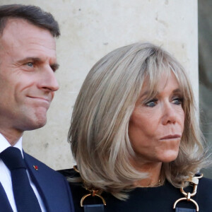 le président Emmanuel Macron et sa femme Brigitte Macron - Le président de la République et sa femme ont reçu le roi et la reine consort au palais de l'Elysée à Paris le 21 septembre 2023. © Stéphane Lemouton / Bestimage 