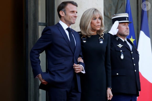 le président Emmanuel Macron et sa femme Brigitte Macron - Le président de la République et sa femme ont reçu le roi et la reine consort au palais de l'Elysée à Paris le 21 septembre 2023. © Stéphane Lemouton / Bestimage 