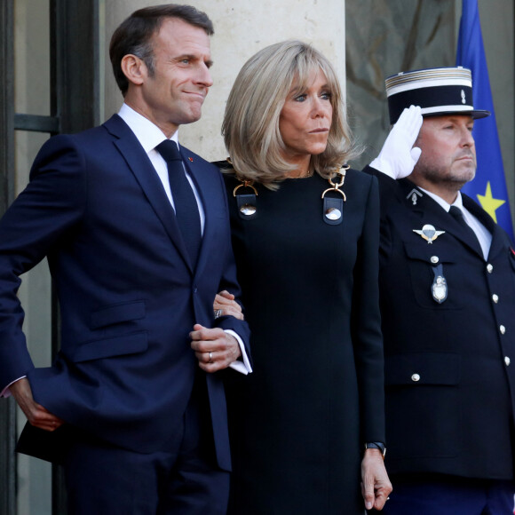 le président Emmanuel Macron et sa femme Brigitte Macron - Le président de la République et sa femme ont reçu le roi et la reine consort au palais de l'Elysée à Paris le 21 septembre 2023. © Stéphane Lemouton / Bestimage 