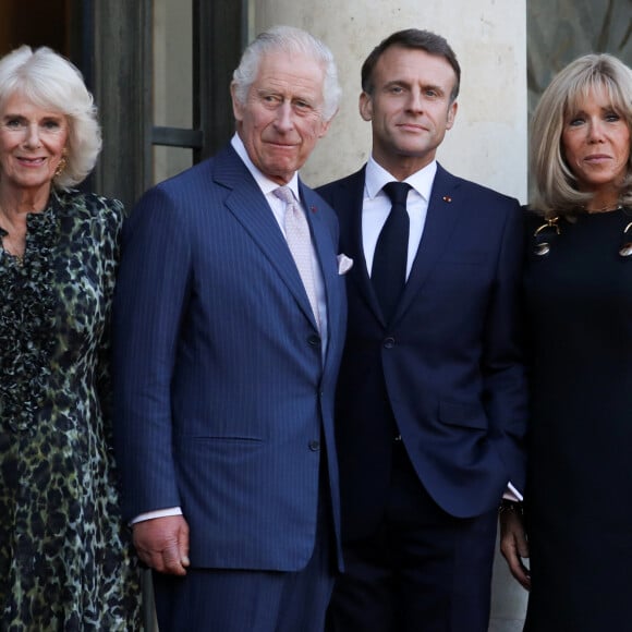 Celle de faire rayonner encore un peu plus la France dans le coeur du couple royal
le président Emmanuel Macron, Brigitte Macron, Le roi Charles III d'Angleterre, Camilla Parker Bowles, reine consort d'Angleterre - Le président de la République et sa femme ont reçu le roi et la reine consort au palais de l'Elysée à Paris le 21 septembre 2023. © Stéphane Lemouton / Bestimage 