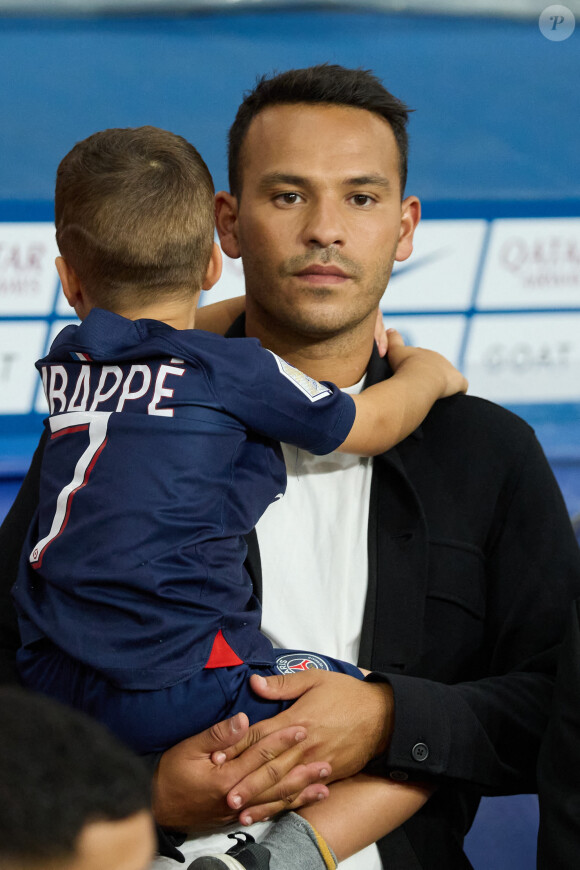 Mohamed Bouhafsi en tribunes lors du match de football Ligue 1 Uber Eats opposant le Paris Saint-Germain (PSG) à l'OGC Nice au Parc des Princes à Paris, France, le 15 septembre 2023. Nice a gagné 3-2. © Cyril Moreau/Bestimage 