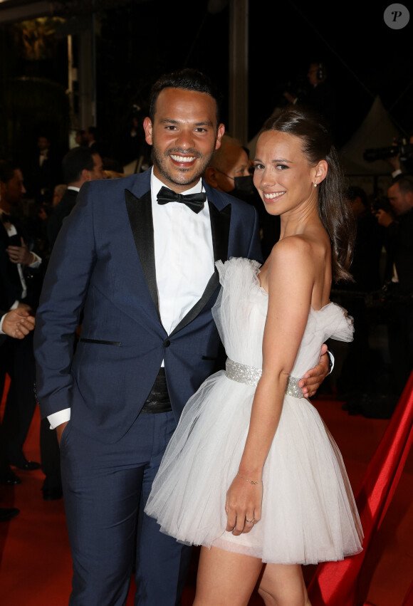 Mohamed Bouhafsi et sa compagne - Montée des marches du film "Novembre" lors du 75ème Festival International du Film de Cannes, le 22 mai 2022. © Dominique Jacovides / Bestimage 