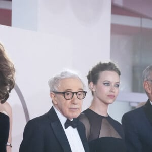 Valerie Lemercier, Woody Allen, Lou de Laâge et Alberto Barbera lors de la 80e édition de la Mostra de Venise pour "Coup de Chance" le 4 septembre 2023.