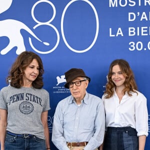 Valerie Lemercier, Woody Allen, Lou de Laâge lors de la 80e édition de la Mostra de Venise pour "Coup de Chance" le 4 septembre 2023.