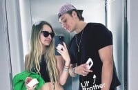 Le jeune homme pose à côté de sa demi-soeur Emma Smet
Emma Smet et Cameron sur Instagram.