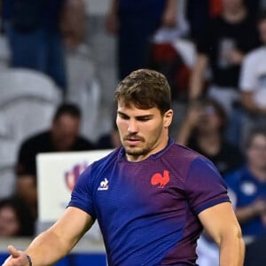 Le joueur fut victime d'une fracture de la mâchoire
Echauffement - Antoine Dupont ( France ) - - Coupe du Monde de Rugby France 2023 du match de Poule A entre la France et l'Uruguay (27-12) au stade Pierre-Mauroy à Lille le 14 septembre 2023. 