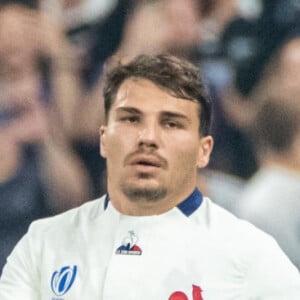 Ces fameuses plaques risquent de le gêner lorsqu'il va recommencer à jouer au rugby
Antoine Dupont (XV de France) - Match d'ouverture de la coupe du monde de Rugby : La France l'emporte 27 à 13 fve à la Nouvelle Zélande (All Blacks) au Stade de France à Saint-Denis le 8 septembre 2023. © Baptiste Autissier / Panoramic / Bestimage 