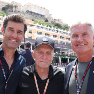 Mark Webber, Michael Douglas et David Coulthard au Grand Prix de Formule 1 (F1) de Monaco, le 28 mai 2023.
