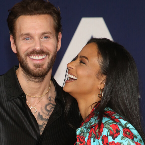 Matt Pokora et sa femme Christina Milian au photocall lors de la première du film "Ambulance" à Los Angeles.