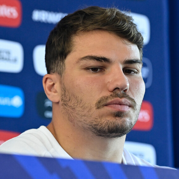 Antoine Dupont, un retour à hauts risques ?
 
Antoine DupontAntoine Dupont - Conférence de presse de l'équipe de France de Rugby à Paris. © Federico Pestellini / Panoramic / Bestimage