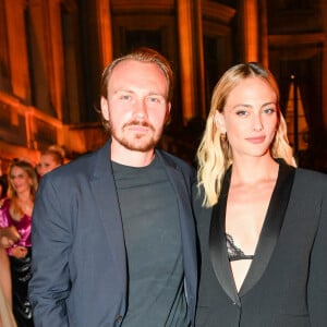 Tenue bien couvrante contrairement à celle que portait l'actrice Nora Arnezeder, accompagnée de Roby Schinasi
Nora Arnezeder et Roby Schinasi - Soirée du 75ème anniversaire de la collection Bulgari Serpenti au musée Nissim de Camondo à Paris. Le 25 septembre 2023 © Da Silva-Veeren/BestimageSoirée du 75ème anniversaire de la collection Bulgari Serpenti au musée Nissim de Camondo à Paris. Le 25 septembre 2023 © Da Silva-Veeren/Bestimage 