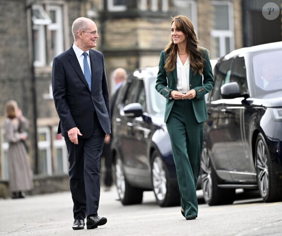 Catherine (Kate) Middleton, princesse de Galles, arrive pour visiter l'usine textile familiale "AW Hainsworth" à Leeds, Royaume Uni, le 26 septembre 2023. 