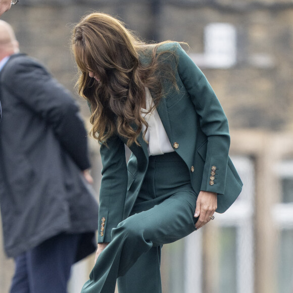 Catherine (Kate) Middleton, princesse de Galles, arrive pour visiter l'usine textile familiale "AW Hainsworth" à Leeds, Royaume Uni, le 26 septembre 2023. 