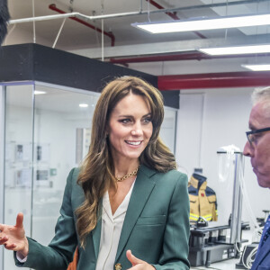 Catherine (Kate) Middleton, princesse de Galles, visite l'usine textile familiale "AW Hainsworth" à Leeds, le 26 septembre 2023. La société patrimoniale fabrique des tissus en laine britanniques, des textiles techniques de haute performance et des tissus. En 1958, l'arrière-arrière-grand-père de la princesse vendit William Lupton & Co à AW Hainsworth. 