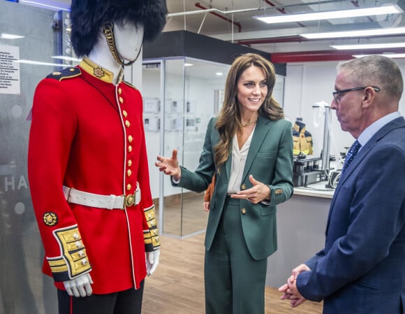 Catherine (Kate) Middleton, princesse de Galles, visite l'usine textile familiale "AW Hainsworth" à Leeds, le 26 septembre 2023. La société patrimoniale fabrique des tissus en laine britanniques, des textiles techniques de haute performance et des tissus. En 1958, l'arrière-arrière-grand-père de la princesse vendit William Lupton & Co à AW Hainsworth. 