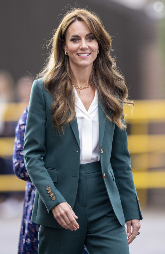 Catherine (Kate) Middleton, princesse de Galles, arrive pour visiter l'usine textile familiale "AW Hainsworth" à Leeds, Royaume Uni, le 26 septembre 2023. 