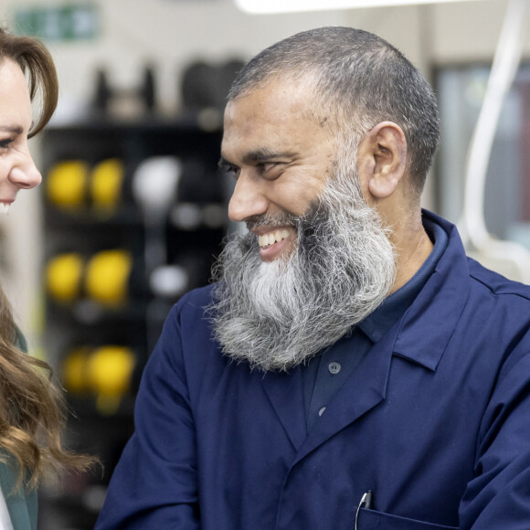 Catherine (Kate) Middleton, princesse de Galles, visite l'usine textile familiale "AW Hainsworth" à Leeds, le 26 septembre 2023. La société patrimoniale fabrique des tissus en laine britanniques, des textiles techniques de haute performance et des tissus. En 1958, l'arrière-arrière-grand-père de la princesse vendit William Lupton & Co à AW Hainsworth. 