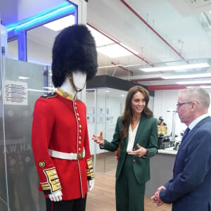 Catherine (Kate) Middleton, princesse de Galles, visite l'usine textile familiale "AW Hainsworth" à Leeds, le 26 septembre 2023. La société patrimoniale fabrique des tissus en laine britanniques, des textiles techniques de haute performance et des tissus. En 1958, l'arrière-arrière-grand-père de la princesse vendit William Lupton & Co à AW Hainsworth. 