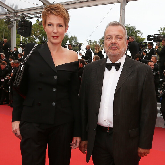 En 2007, elle s'est unie au journaliste et critique gastronomique Périco Légasse.
Natacha Polony et son mari Périco Légasse - Montée des marches du film "Sibyl" lors du 72ème Festival International du Film de Cannes. Le 24 mai 2019 © Jacovides-Moreau / Bestimage 