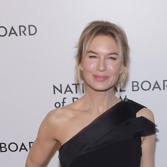Si les résultats ont été probants, pas sûr que la santé de l'actrice ait grandement apprécié... 
Renee Zellweger lors du photocall de la soirée de gala des "2020 National Board of Reviews Awards" à New York City, New York, Etats-Unis, le 8 janvier 2020. 