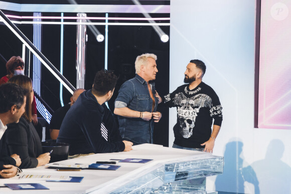 Exclusif - Benjamin Castaldi, Cyril Hanouna sur le plateau de l'émission TPMP (Touche pas à mon poste) diffusée en direct sur la chaine C8 le 15 février 2022. © Jack Tribeca / Bestimage 