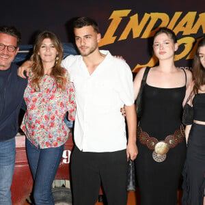 Benjamin Castaldi et sa femme Aurore Aleman, Simon Castaldi, Louise Aleman et Jade Aleman - Première du film "Indiana Jones et le Cadran de la destinée" au cinéma Le Grand Rex à Paris le 26 juin 2023. © Coadic Guirec/Bestimage