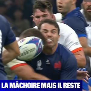 Pour rappel, il a été victime d'une fracture à la mâchoire.
Images chocs et nouvelles d'Antoine Dupont après sa blessure contre la Namibie, "BFMTV".