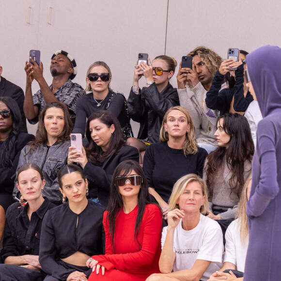 Rosalía et Kylie Jenner - Les célébrités au défilé Acne Studios prêt à porter femme Printemps/Été 2024 lors de la Fashion Week de Paris (PFW), à Paris, France, le 27 septembre 2023. © Olivier Borde/Bestimage